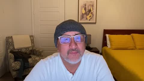 QS - INDEPENDENT MODEL online show from November 19, 4:01 am