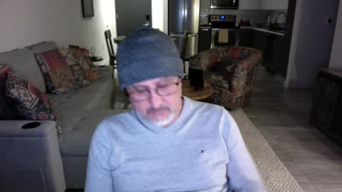 QS - INDEPENDENT MODEL online show from December 8, 7:26 am