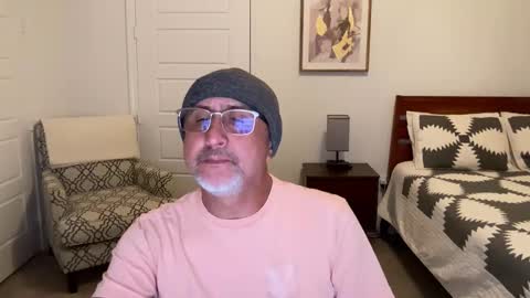 QS - INDEPENDENT MODEL online show from October 17, 3:43 am