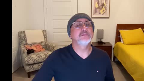 QS - INDEPENDENT MODEL online show from November 22, 5:07 am