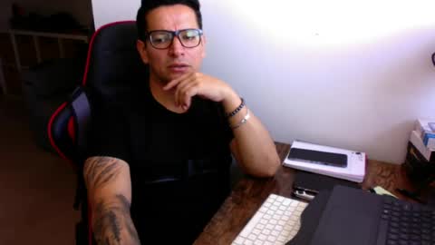 latino8484 online show from July 16, 9:49 am