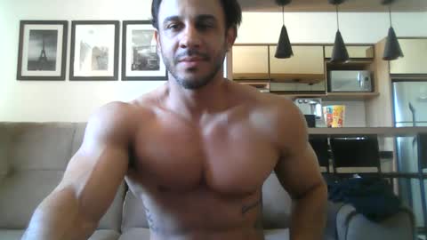latino_rodri online show from June 30, 7:37 pm