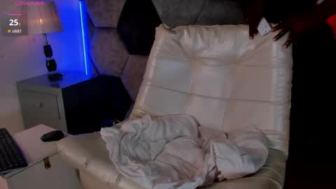 LEANDRO online show from March 31, 4:14 am