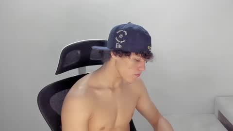 Laureent online show from December 13, 10:49 pm