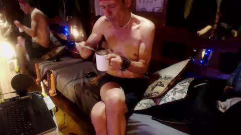 Laye19 online show from November 7, 5:33 am