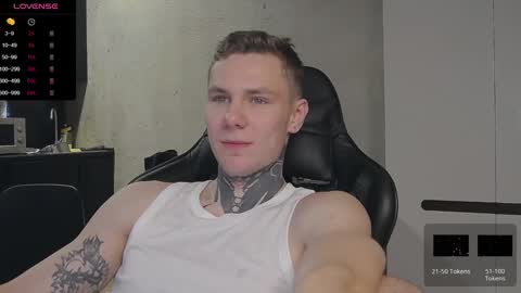 Snapshot of lechery_boy chatting on December 19, 9:18 am Lechery boy online show from December 19, 9:18 am