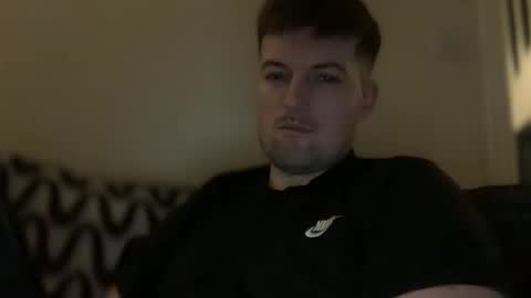 leedslad35 online show from December 10, 10:16 pm