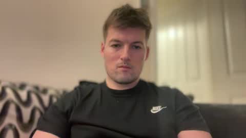 leedslad35 online show from December 13, 10:55 pm