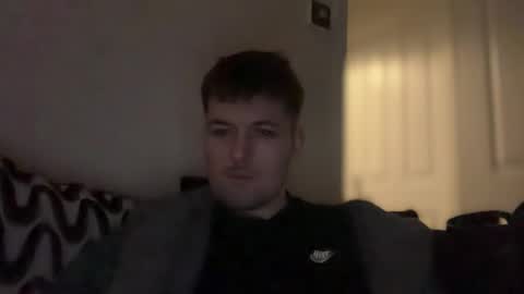 leedslad35 online show from December 13, 12:09 am