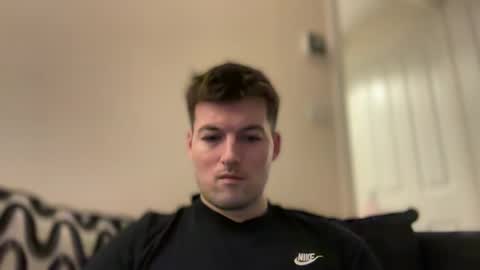 leedslad35 online show from December 17, 5:04 pm