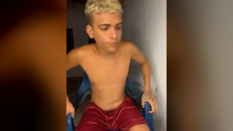 leo_latino1 online show from March 21, 2:37 am