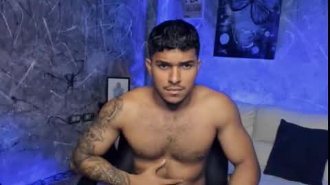 Leo independent model online show from February 1, 7:45 pm