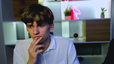 leo_valor online show from January 7, 1:32 am