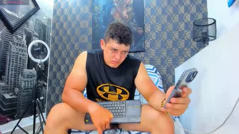 Leon Smoron online show from January 17, 11:50 pm