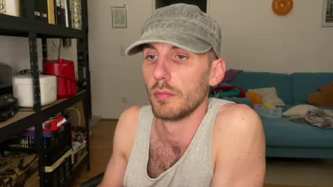 Leon online show from June 3, 8:47 pm