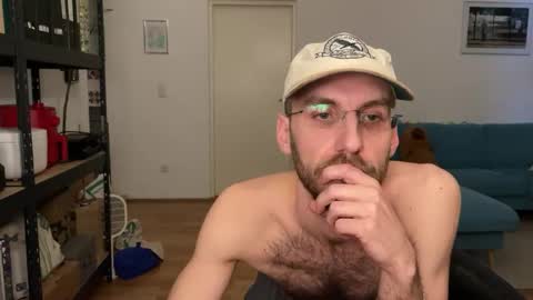 Leon online show from March 10, 4:35 pm