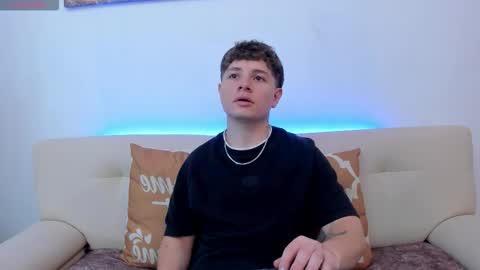 Leo  online show from November 1, 8:02 pm