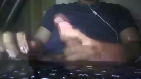Snapshot of leoonel_95 chatting on February 19, 3:39 am leoonel_95 online show from February 19, 3:39 am