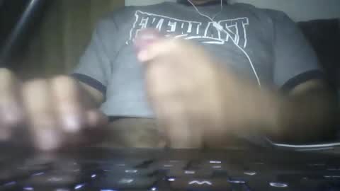 Snapshot of leoonel_95 chatting on February 27, 5:02 am leoonel_95 online show from February 27, 5:02 am
