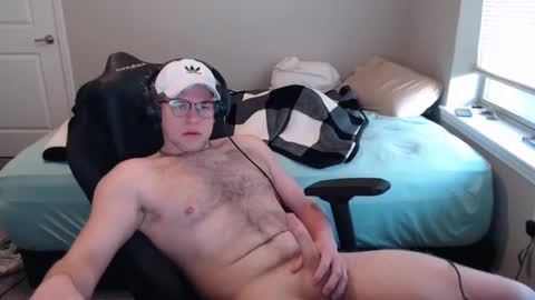 Snapshot of leroy_lew chatting on January 1, 11:07 pm leroy_lew online show from January 1, 11:07 pm