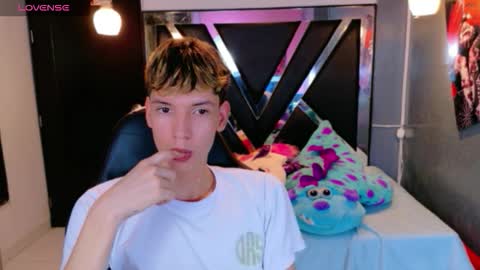 liam_green1 online show from March 1, 9:14 pm