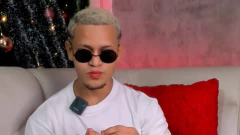 liam_knight online show from December 5, 2:29 am