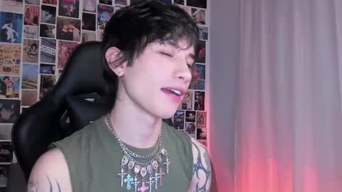 Snapshot of liamelf chatting on March 5, 4:24 am Liam online show from March 5, 4:24 am