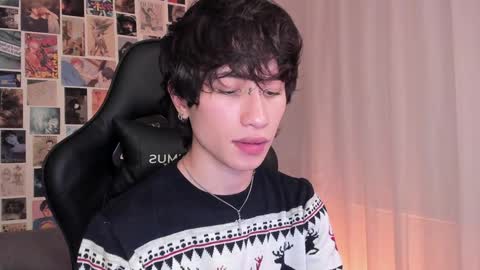 Snapshot of liamelf chatting on December 29, 6:35 am Liam online show from December 29, 6:35 am