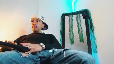 Liam online show from December 20, 7:59 am