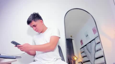 lianfox_ online show from February 23, 1:13 pm