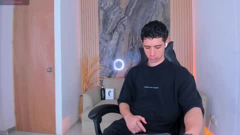 L I I A M online show from September 8, 8:41 pm