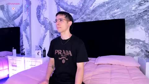 L I I A M online show from March 3, 7:10 pm