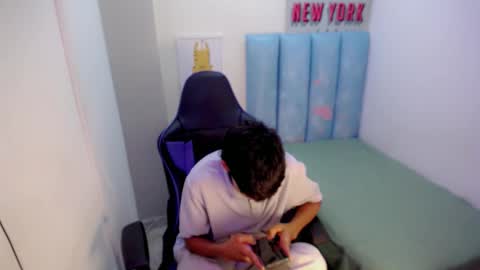 LIAM online show from December 5, 3:57 am