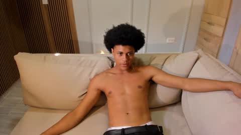 lilr_ online show from December 11, 1:55 pm