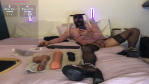 lindafrombehind online show from April 25, 6:27 pm