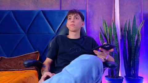 LION FOSTER online show from December 5, 9:44 pm