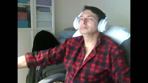 Snapshot of liongr69 chatting on February 3, 7:40 am liongr69 online show from February 3, 7:40 am