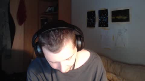 littlealien7 online show from November 13, 6:40 am