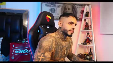 logan_hugh8 online show from February 20, 3:45 am