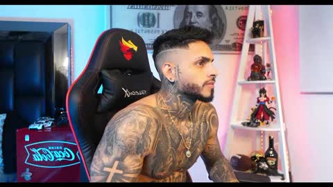 logan_hugh8 online show from February 22, 9:45 am