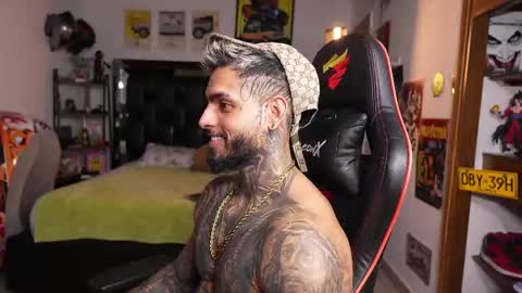 logan_hugh8 online show from May 20, 1:56 am