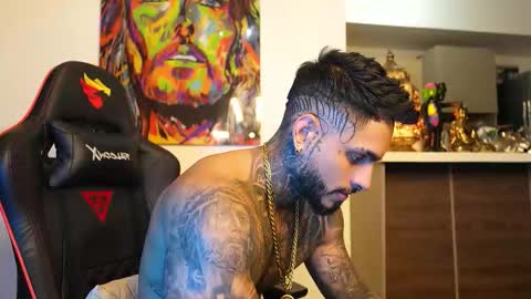 logan_hugh8 online show from September 25, 4:55 am