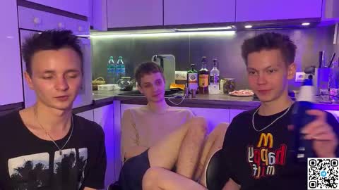 Snapshot of logan_mett chatting on October 19, 10:24 pm Logan online show from October 19, 10:24 pm