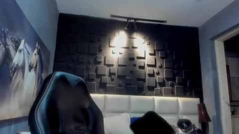 logan_varela online show from December 14, 1:06 pm