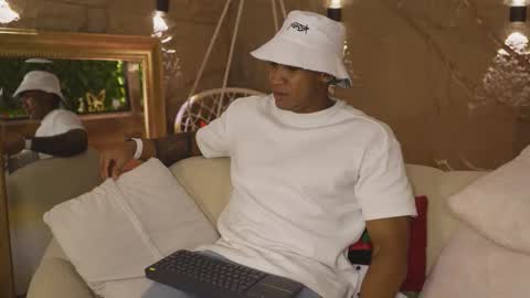 logan_varela online show from November 30, 2:02 am