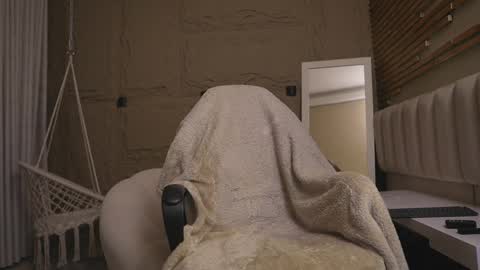 logan_varela online show from March 31, 1:46 pm