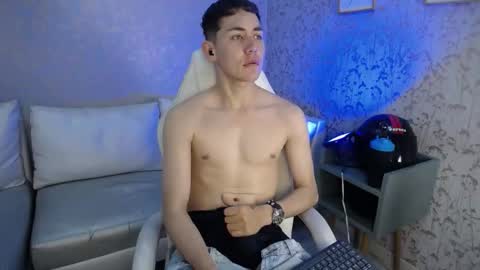 Loganfoster  online show from December 15, 10:07 pm