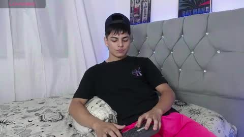 loganjhonson19 online show from April 3, 3:14 am