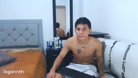 logannthh online show from December 17, 7:07 am