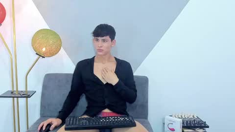 loganoficialx online show from December 6, 8:05 am